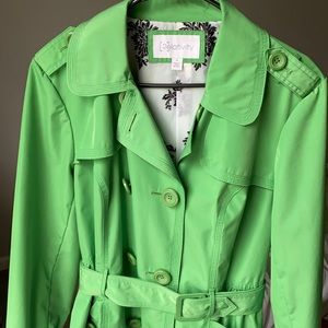 Belt shapes it to fit nice.Really good for rain.